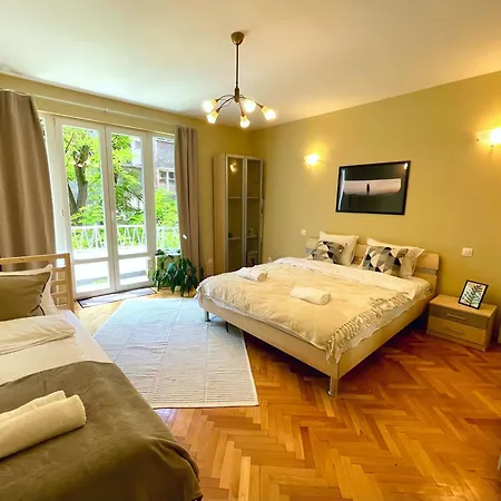 Bohemian Bright & Calm 2br - Center - Private Balcony Apartmán *