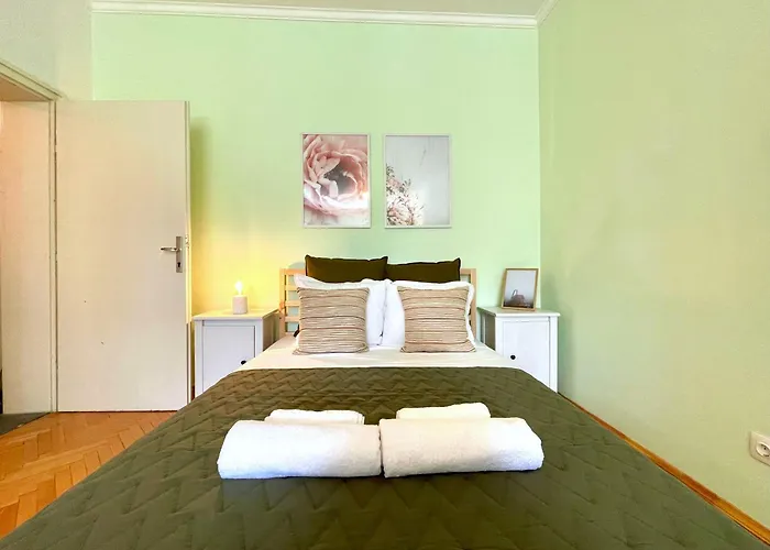 Bohemian Bright & Calm 2br - Center - Private Balcony Apartmán *