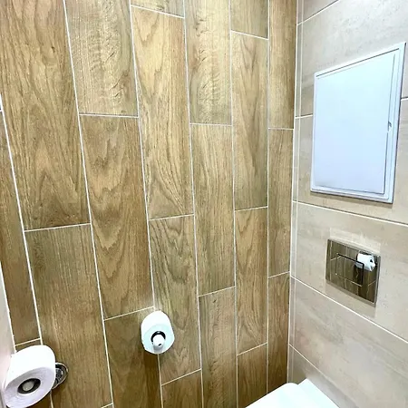 Bohemian Bright & Calm 2br - Center - Private Balcony *