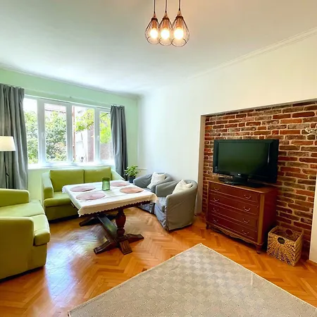 Bohemian Bright & Calm 2br - Center - Private Balcony Апартаменты София