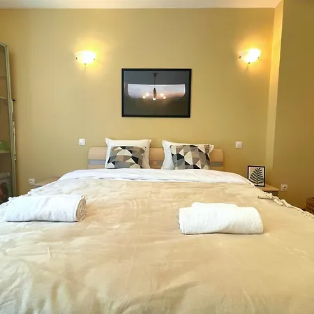 Bohemian Bright & Calm 2br - Center - Private Balcony Sófia