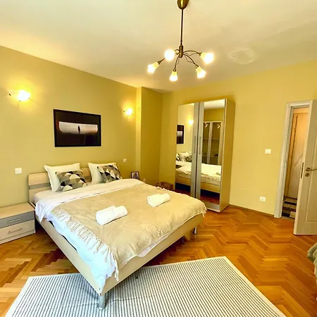 Bohemian Bright & Calm 2br - Center - Private Balcony 소피아