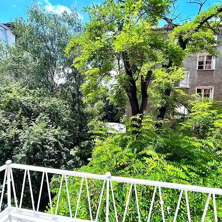 Bohemian Bright & Calm 2br - Center - Private Balcony *