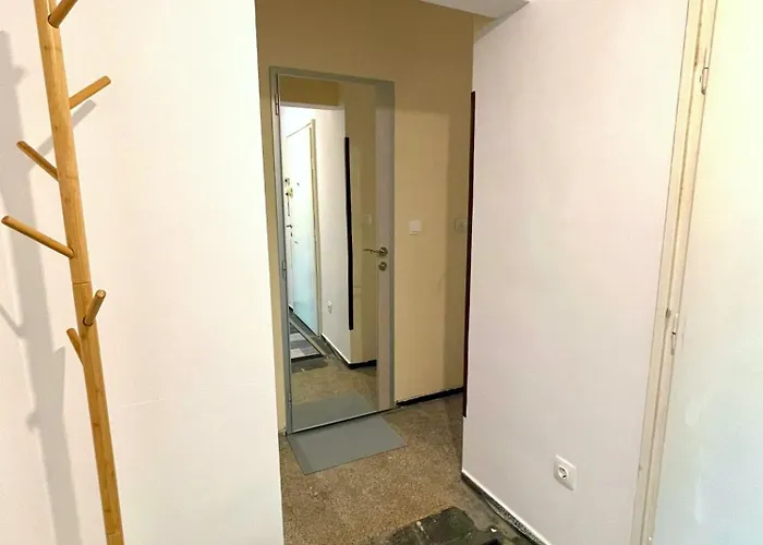 Bohemian Bright & Calm 2br - Center - Private Balcony Apartmán