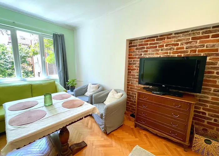 Bohemian Bright & Calm 2br - Center - Private Balcony