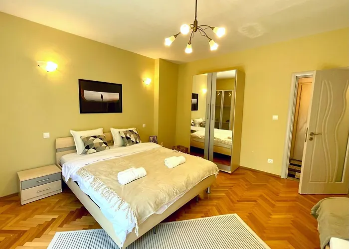 Bohemian Bright & Calm 2br - Center - Private Balcony Sofie