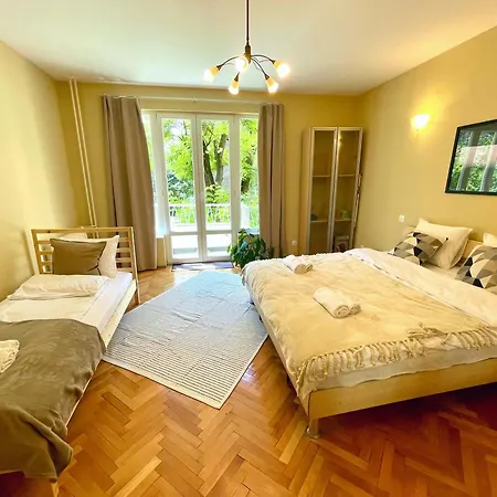 Bohemian Bright & Calm 2br - Center - Private Balcony Appartement *